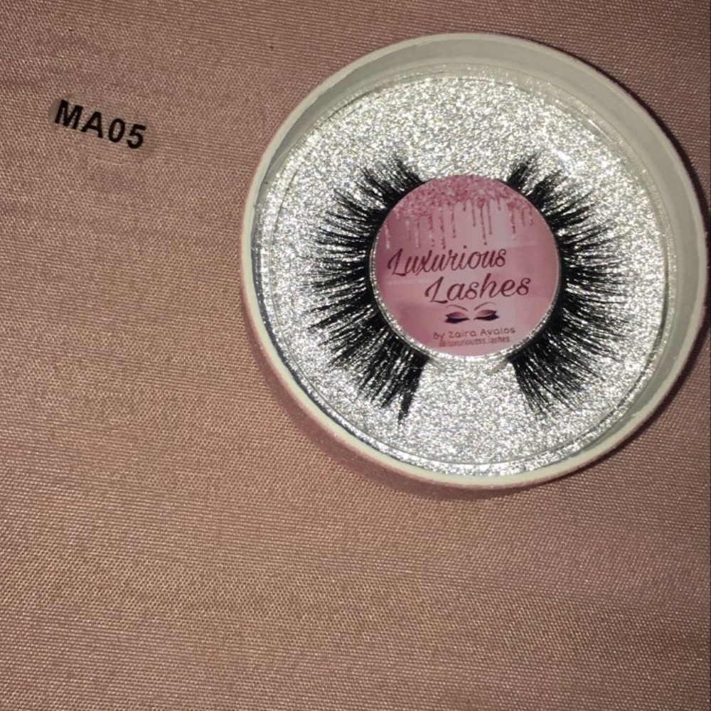 Luxurious Lash style “MA05”
